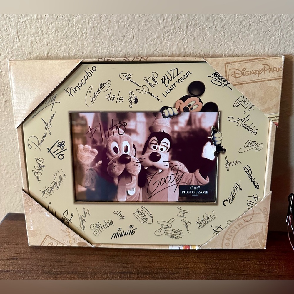 Disney Parks Minnie Mouse Makeup Bag + Disney Character 4x6 Photo Frame Bundle - Picture 3 of 8